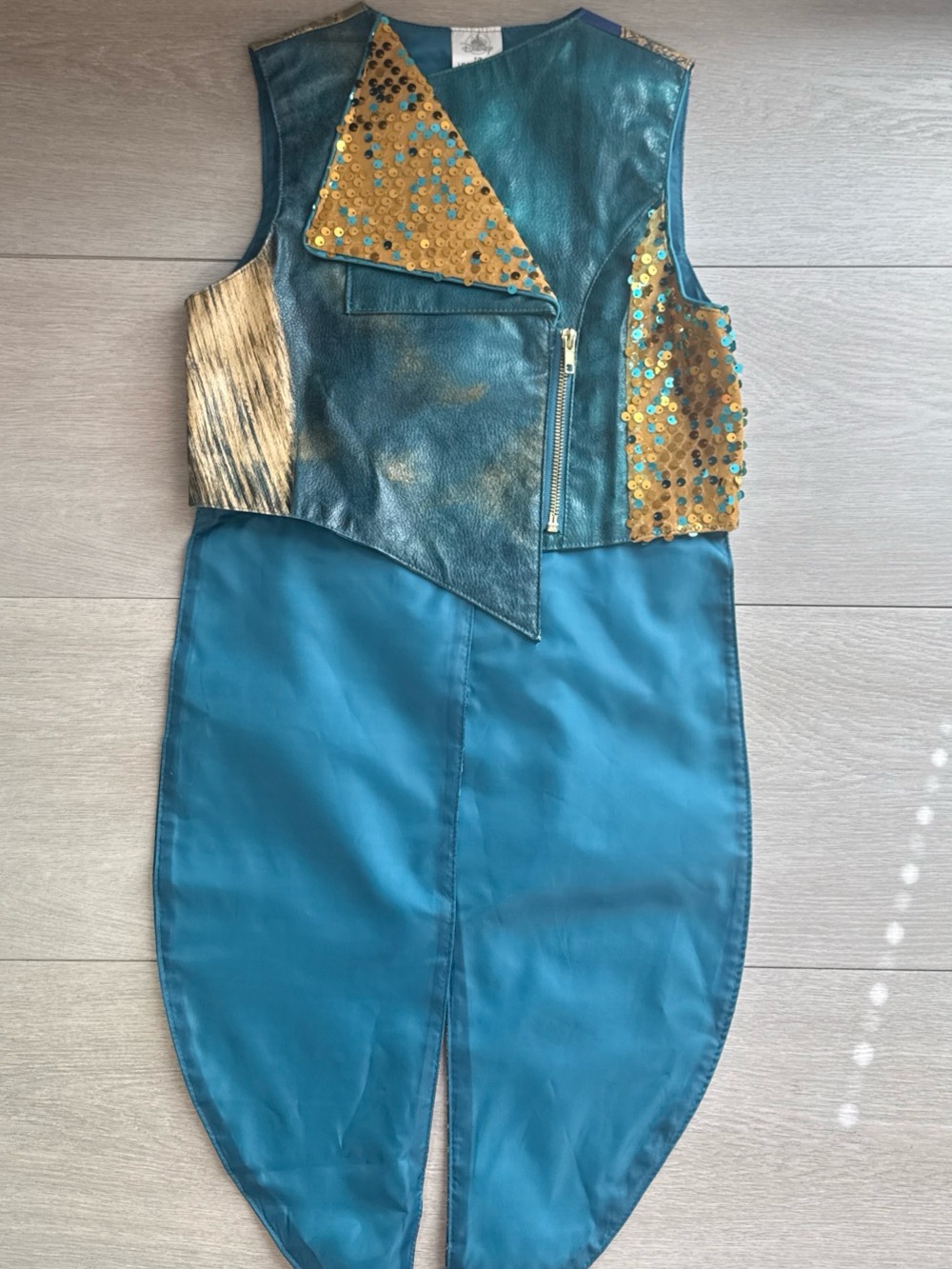 Disney Store Authentic Uma Descendants 4PC Faux Leather Costume 7/8